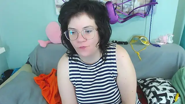 Snapshot of EverlyRays chatting on 12-11-24, 03:56 EverlyRays online show from 12-11-24, 03:56