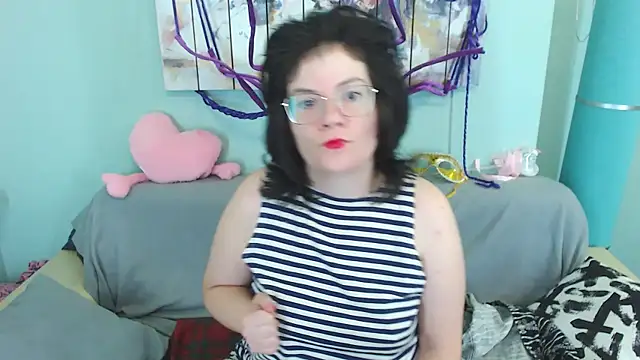 Snapshot of EverlyRays chatting on 12-14-24, 01:50 EverlyRays online show from 12-14-24, 01:50