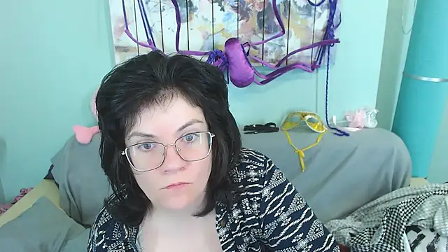 Snapshot of EverlyRays chatting on 12-15-24, 05:42 EverlyRays online show from 12-15-24, 05:42