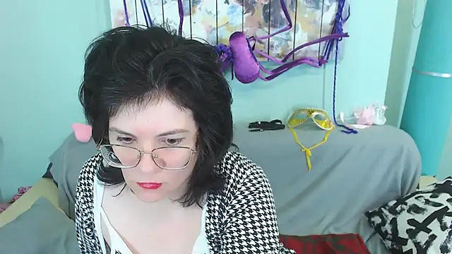 Snapshot of EverlyRays chatting on 12-15-24, 08:47 EverlyRays online show from 12-15-24, 08:47