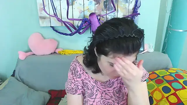 Snapshot of EverlyRays chatting on 12-20-24, 05:08 EverlyRays online show from 12-20-24, 05:08