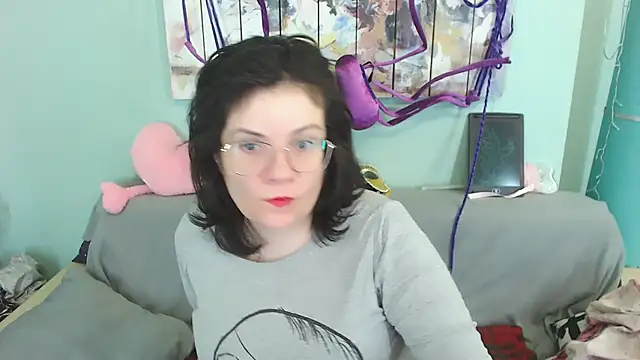 Snapshot of EverlyRays chatting on 12-21-24, 04:25 EverlyRays online show from 12-21-24, 04:25