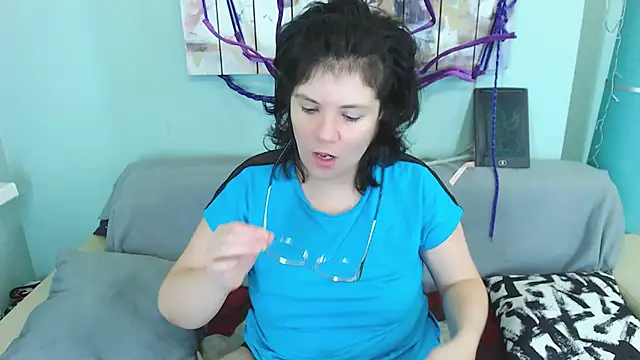 Snapshot of EverlyRays chatting on 12-27-24, 06:42 EverlyRays online show from 12-27-24, 06:42