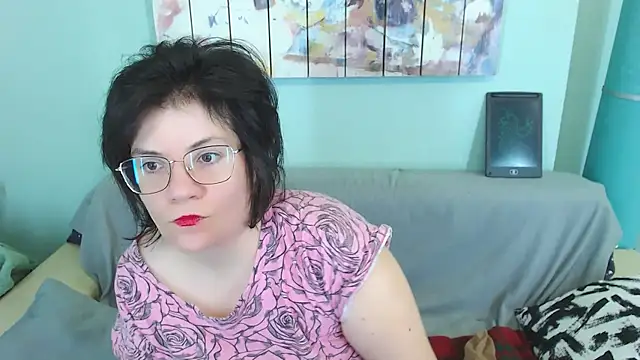 Snapshot of EverlyRays chatting on 12-29-24, 02:49 EverlyRays online show from 12-29-24, 02:49