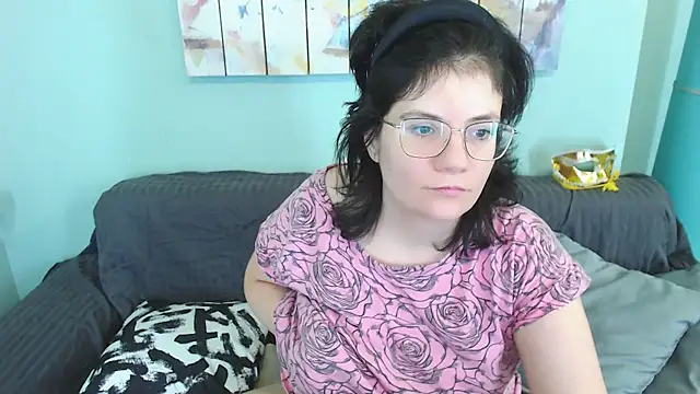 Snapshot of EverlyRays chatting on 01-12-25, 02:19 EverlyRays online show from 01-12-25, 02:19