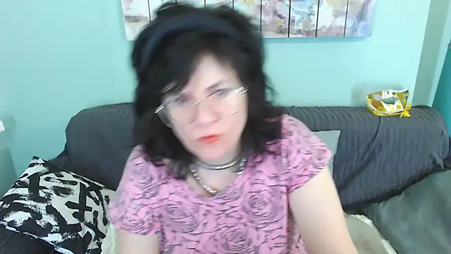 Snapshot of EverlyRays chatting on 01-13-25, 11:30 EverlyRays online show from 01-13-25, 11:30