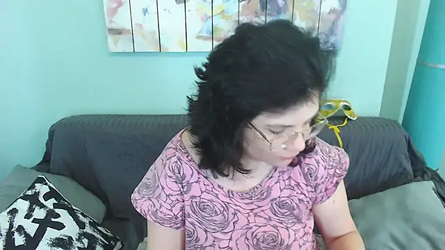 Snapshot of EverlyRays chatting on 02-07-25, 11:23 EverlyRays online show from 02-07-25, 11:23