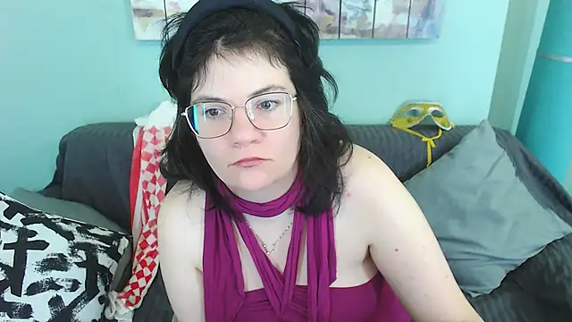 Snapshot of EverlyRays chatting on 02-10-25, 10:09 EverlyRays online show from 02-10-25, 10:09