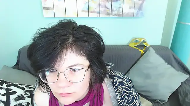 Snapshot of EverlyRays chatting on 02-10-25, 05:52 EverlyRays online show from 02-10-25, 05:52