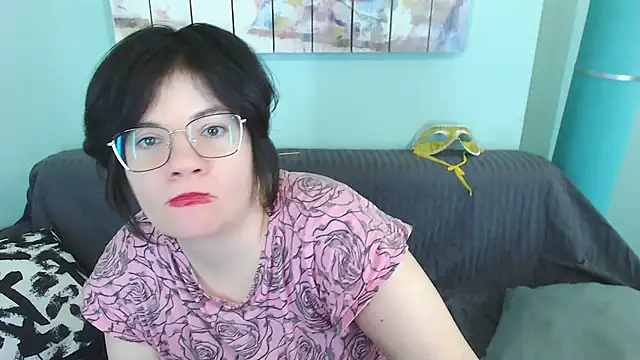 Snapshot of EverlyRays chatting on 02-19-25, 07:39 EverlyRays online show from 02-19-25, 07:39