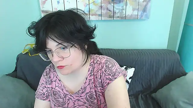 Snapshot of EverlyRays chatting on 03-04-25, 10:05 EverlyRays online show from 03-04-25, 10:05