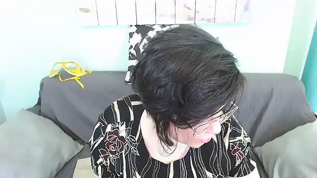 Snapshot of EverlyRays chatting on 03-05-25, 12:44 EverlyRays online show from 03-05-25, 12:44