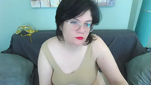 Snapshot of EverlyRays chatting on 03-18-25, 10:36 EverlyRays online show from 03-18-25, 10:36