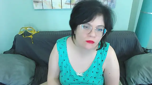 Snapshot of EverlyRays chatting on 03-18-25, 08:26 EverlyRays online show from 03-18-25, 08:26