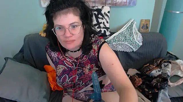 Snapshot of EverlyRays chatting on 09-15-25, 12:10 EverlyRays online show from 09-15-25, 12:10