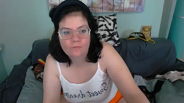 Snapshot of EverlyRays chatting on 09-21-25, 04:19 EverlyRays online show from 09-21-25, 04:19