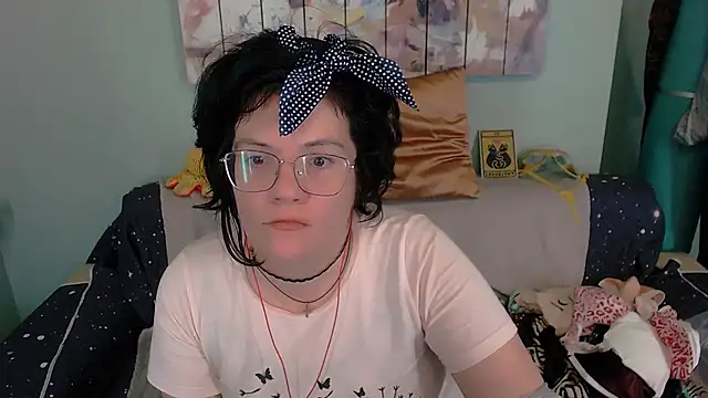 Snapshot of EverlyRays chatting on 10-19-25, 06:52 EverlyRays online show from 10-19-25, 06:52