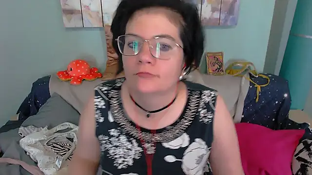 Snapshot of EverlyRays chatting on 11-26-25, 12:39 EverlyRays online show from 11-26-25, 12:39