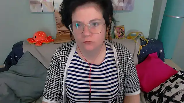 Snapshot of EverlyRays chatting on 11-28-25, 05:21 EverlyRays online show from 11-28-25, 05:21