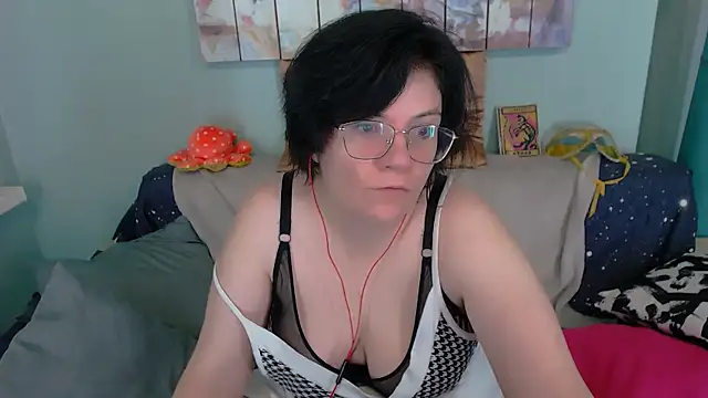 Snapshot of EverlyRays chatting on 12-01-25, 06:24 EverlyRays online show from 12-01-25, 06:24