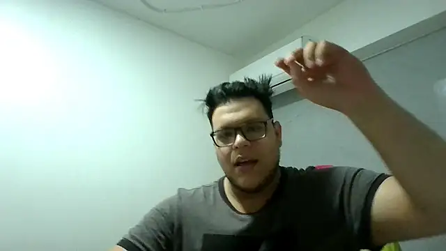 Snapshot of batman2433 chatting on 10-31-25, 07:26 batman2433 online show from 10-31-25, 07:26