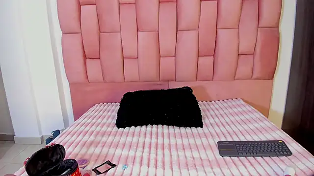 JuliKim  online show from 10-01-25, 12:44