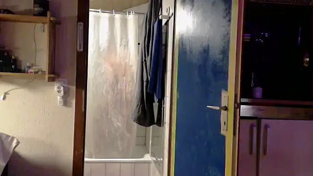 Snapshot of Cridere chatting on 12-15-25, 03:49 Cridere online show from 12-15-25, 03:49