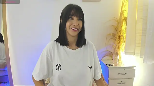 Snapshot of emma_woods_ chatting on 02-03-26, 02:53 emma woods online show from 02-03-26, 02:53