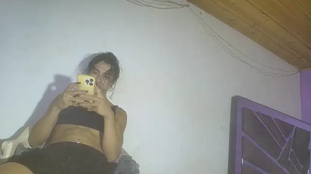 Snapshot of roxana_collins chatting on 10-21-25, 03:51 roxana collins online show from 10-21-25, 03:51