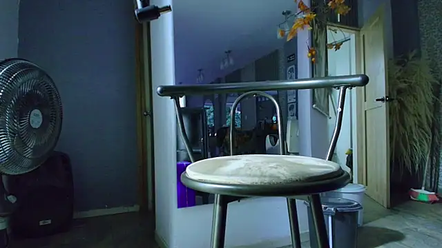 Snapshot of roxana_collins chatting on 11-03-25, 10:42 roxana collins online show from 11-03-25, 10:42