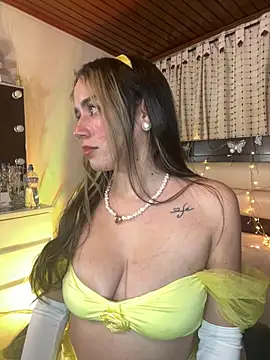 Snapshot of Natalia_Suarez chatting on 03-09-25, 03:54 Natalia Suarez online show from 03-09-25, 03:54