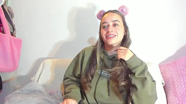 Snapshot of Natalia_Suarez chatting on 10-11-25, 01:05 Natalia Suarez online show from 10-11-25, 01:05