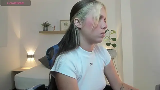 Snapshot of nataly_rodri chatting on 05-14-26, 02:18 nataly rodri online show from 05-14-26, 02:18