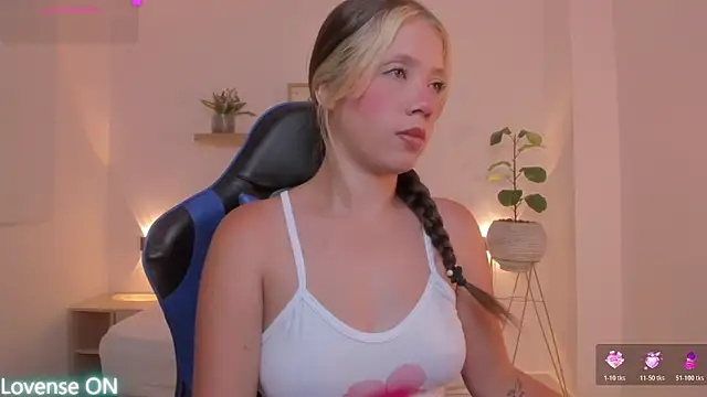 Snapshot of nataly_rodri chatting on 05-27-26, 01:57 nataly rodri online show from 05-27-26, 01:57