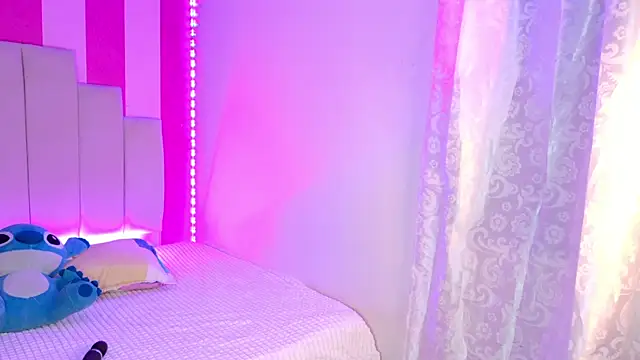 Snapshot of AliiceBrown_ chatting on 02-12-26, 04:40 AliiceBrown online show from 02-12-26, 04:40