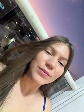 AmelieLaurent  online show from 12-20-25, 11:01