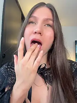 AmelieLaurent  online show from 04-15-26, 10:10