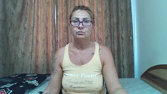 Snapshot of PussyEvely chatting on 05-28-26, 09:06 PussyEvely online show from 05-28-26, 09:06