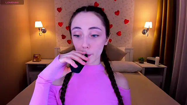 Snapshot of Lexi_Split chatting on 02-15-25, 08:33 Lexi Split online show from 02-15-25, 08:33