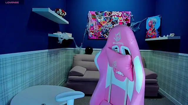 Snapshot of Lexi_Split chatting on 10-30-25, 07:10 Lexi Split online show from 10-30-25, 07:10