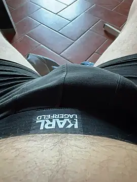 Snapshot of jacky4501 chatting on 06-12-26, 12:37 jacky4501 online show from 06-12-26, 12:37