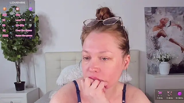 Snapshot of CutieGinger chatting on 05-10-26, 10:37 CutieGinger online show from 05-10-26, 10:37