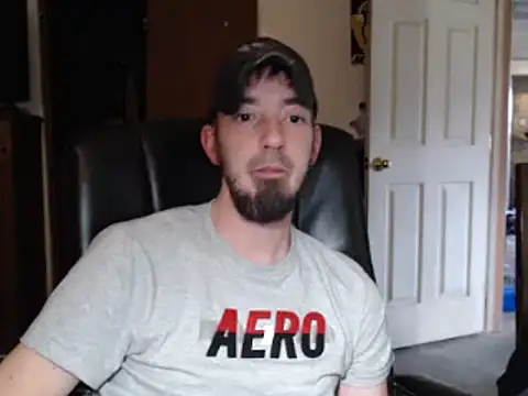 Snapshot of pensguy30 chatting on 12-29-24, 03:35 pensguy30 online show from 12-29-24, 03:35