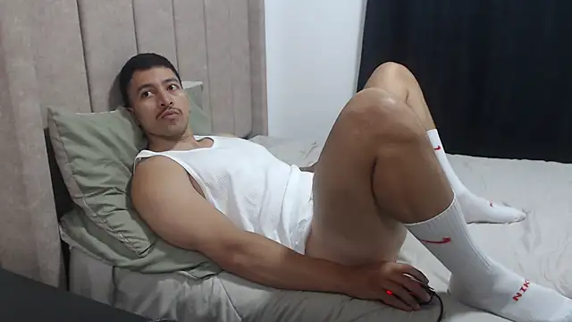 Snapshot of darekgates chatting on 05-19-26, 12:27 darekgates online show from 05-19-26, 12:27