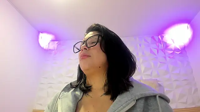 Snapshot of PauletteJ chatting on 04-28-26, 11:48 PauletteJ online show from 04-28-26, 11:48