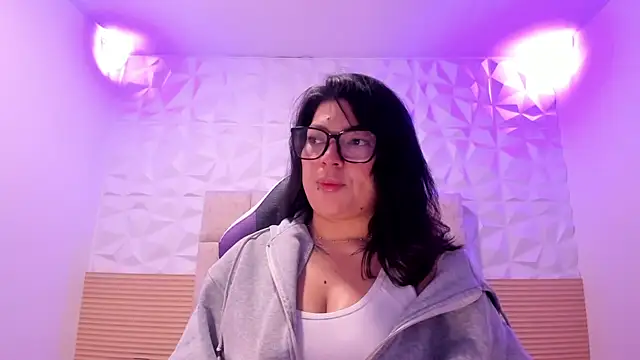 Snapshot of PauletteJ chatting on 05-19-26, 11:49 PauletteJ online show from 05-19-26, 11:49