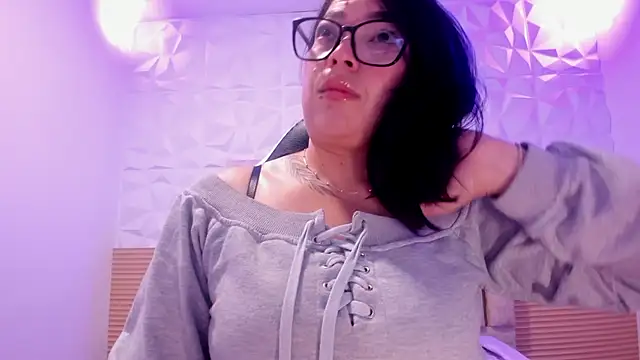 Snapshot of PauletteJ chatting on 06-09-26, 11:44 PauletteJ online show from 06-09-26, 11:44