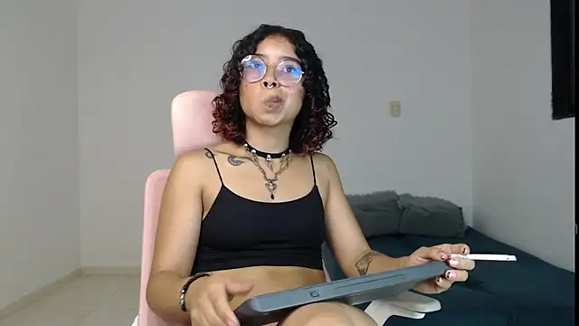 Snapshot of Putaku_San chatting on 12-30-24, 01:48 Putaku San online show from 12-30-24, 01:48