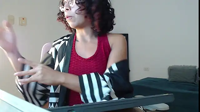 Snapshot of Putaku_San chatting on 03-07-25, 04:57 Putaku San online show from 03-07-25, 04:57