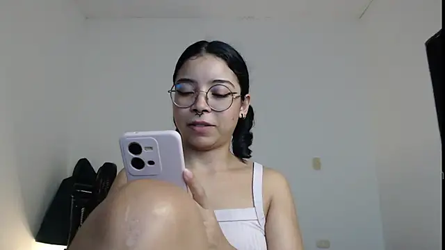 Snapshot of Putaku_San chatting on 11-11-25, 04:45 Putaku San online show from 11-11-25, 04:45